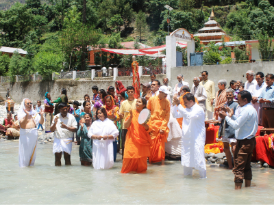 Swamiji and Ammaji mobilize environmental work in Ganga belt